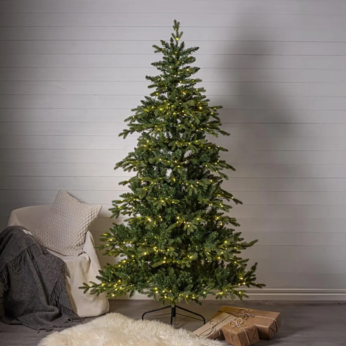 Julgran Star Trading Larvik 700 LED Lampor 210cm