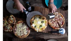 Pizzaset Satake Spade, Skärare & Kryddströare