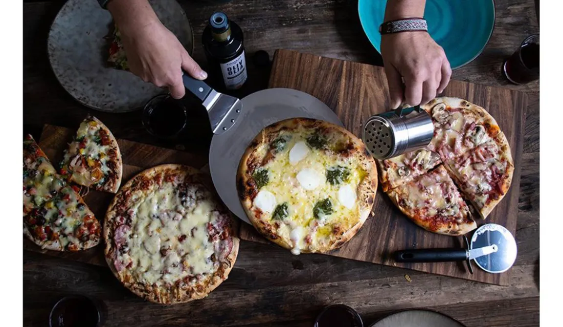 Pizzaset Satake Spade, Skärare & Kryddströare