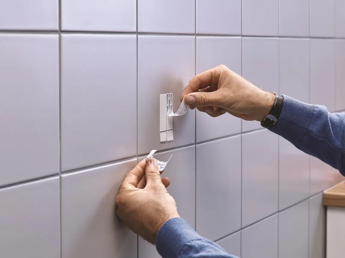 Självhäftande Spik Tesa Powerstrips Justerbar Kakel/Metall 4kg