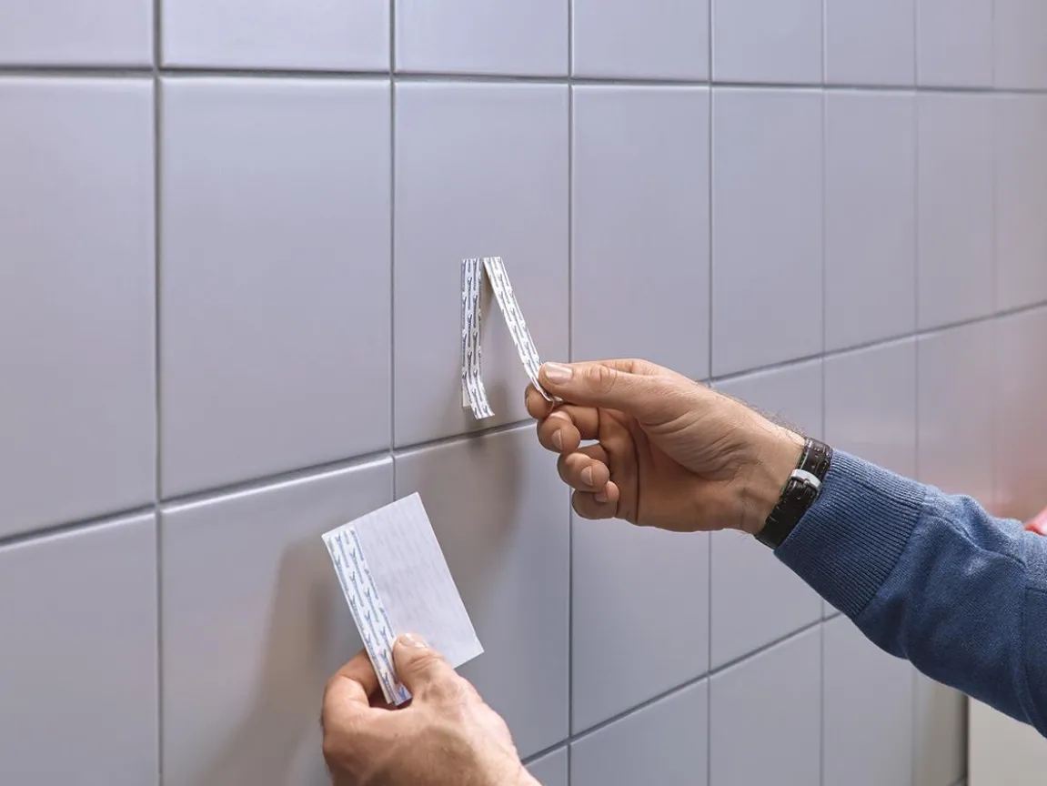 Självhäftande Spik Tesa Powerstrips Justerbar Kakel/Metall 4kg